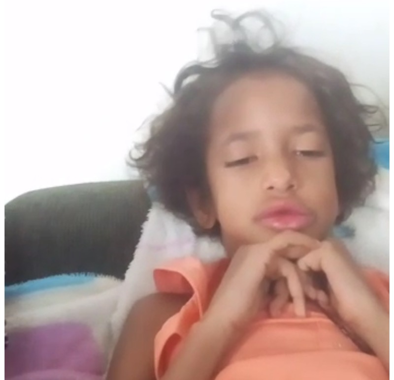 Desesperada, mãe chora ao pedir cirurgia para filha em Caririaçu: assista ao vídeo