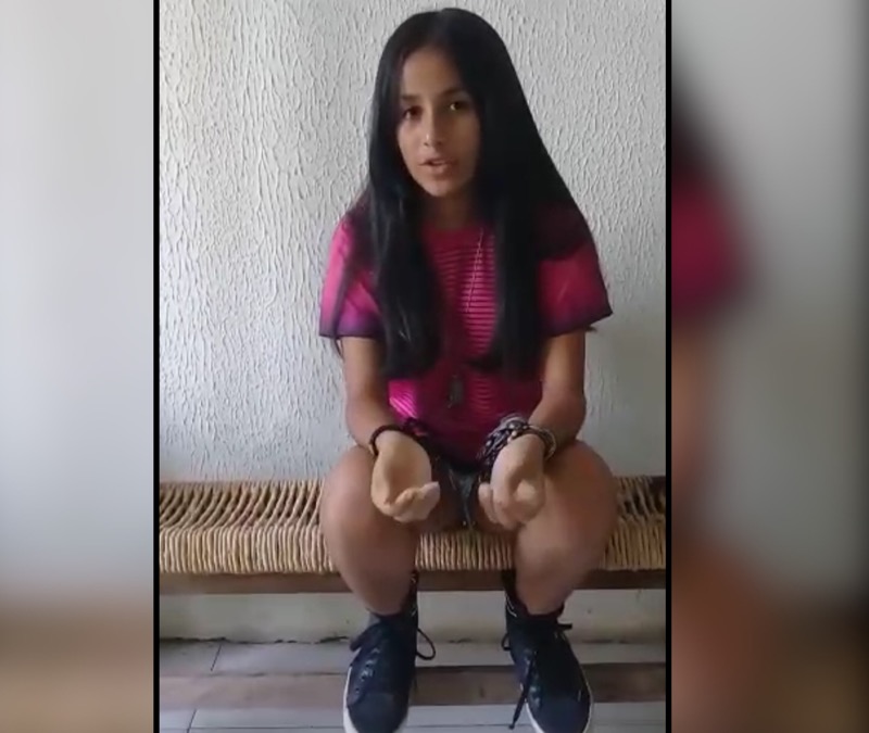 Aluna protesta contra o fechamento do Colégio Diocesano em Crato