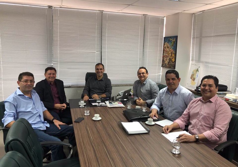 Prefeito Zé Helder batalha por nova empresa para Várzea Alegre