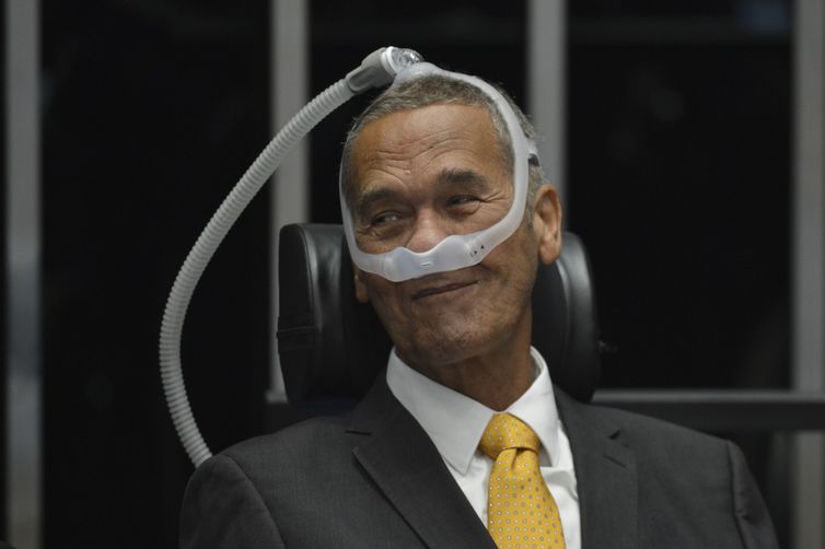 Após dez dias internado, general Villas Bôas recebe alta hospitalar