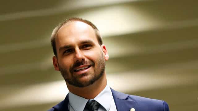 ‘Todos nós fomos eleitos com a ajuda do presidente’, diz Eduardo