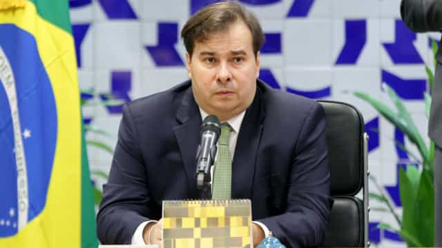 Pressão por recursos faz governadores esperarem Maia de madrugada