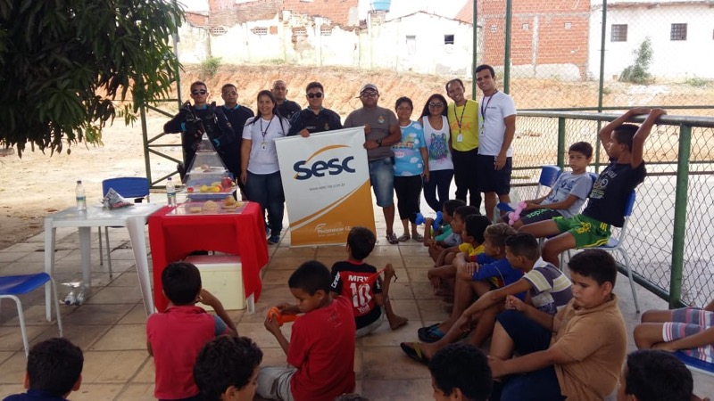 Polícia Militar promove ação solidária para crianças na cidade de Nova Olinda