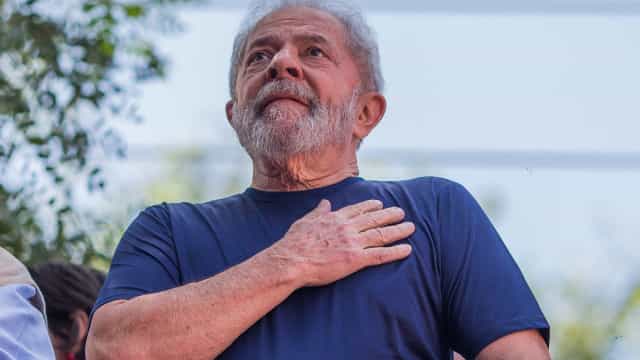 “Bolsonaro está dando autorização para vender Brasil”, dispara Lula