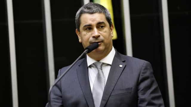 ‘Querem sair do PSL, mas levar dinheiro da campanha’, critica deputado