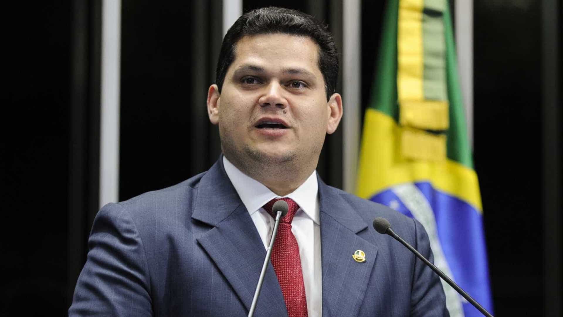 Alcolumbre usará parecer para tentar manter reforma sem alteração