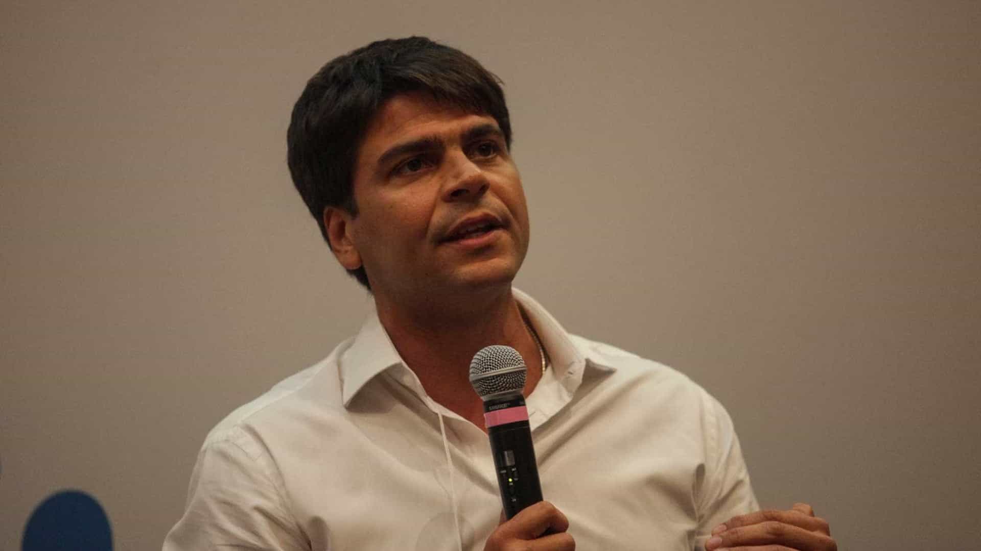 Governo é acusado de ‘tomar’ texto de deputado