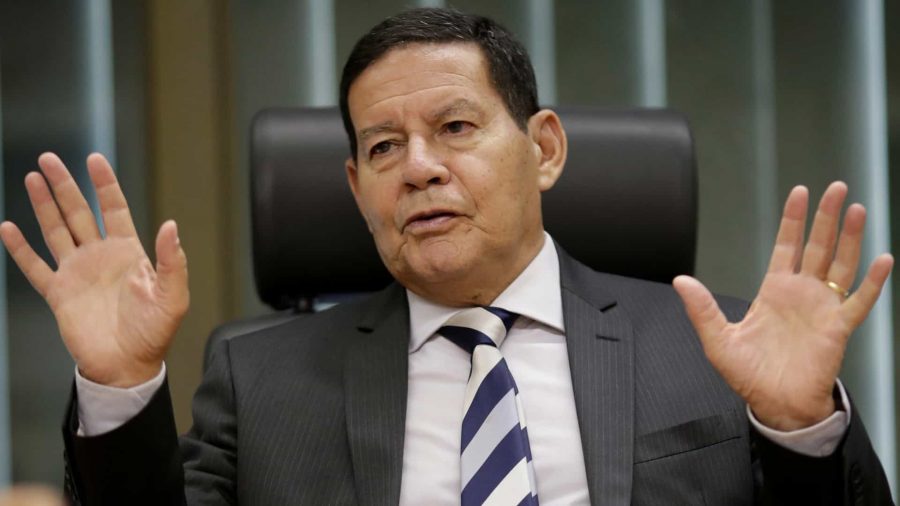 Mourão sanciona distribuição de recursos da cessão onerosa
