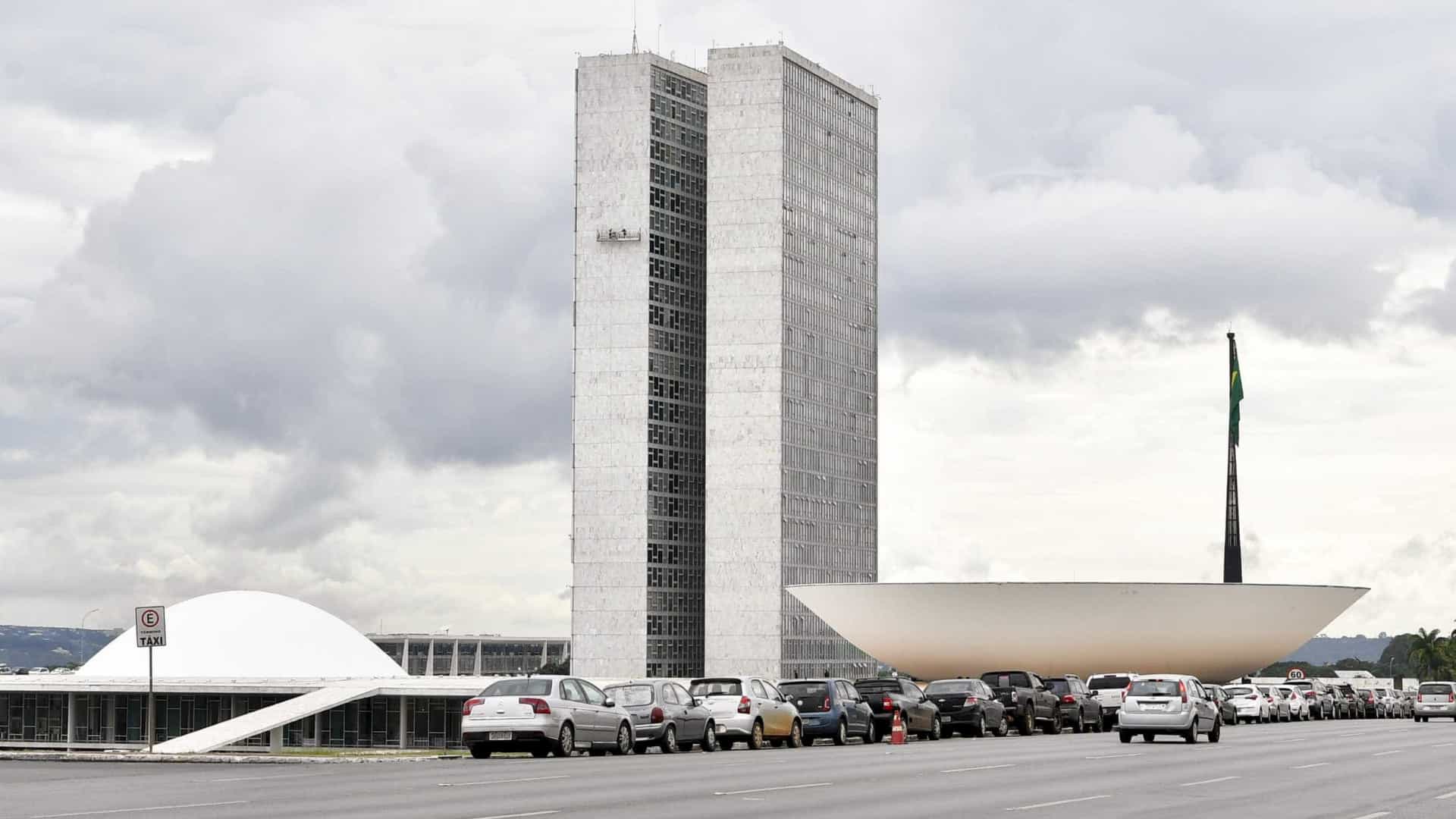 Congresso aprova projeto de R$ 3 bilhões em crédito para ministérios