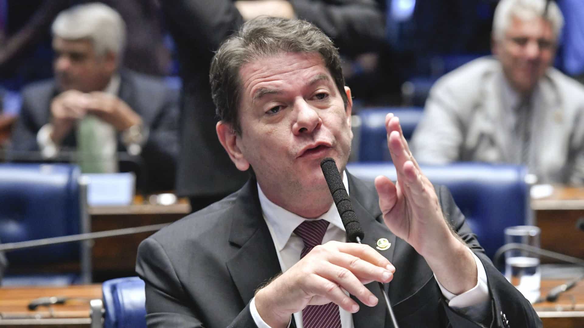 Gomes e Lira trocam ataques em impasse sobre repasse de recursos