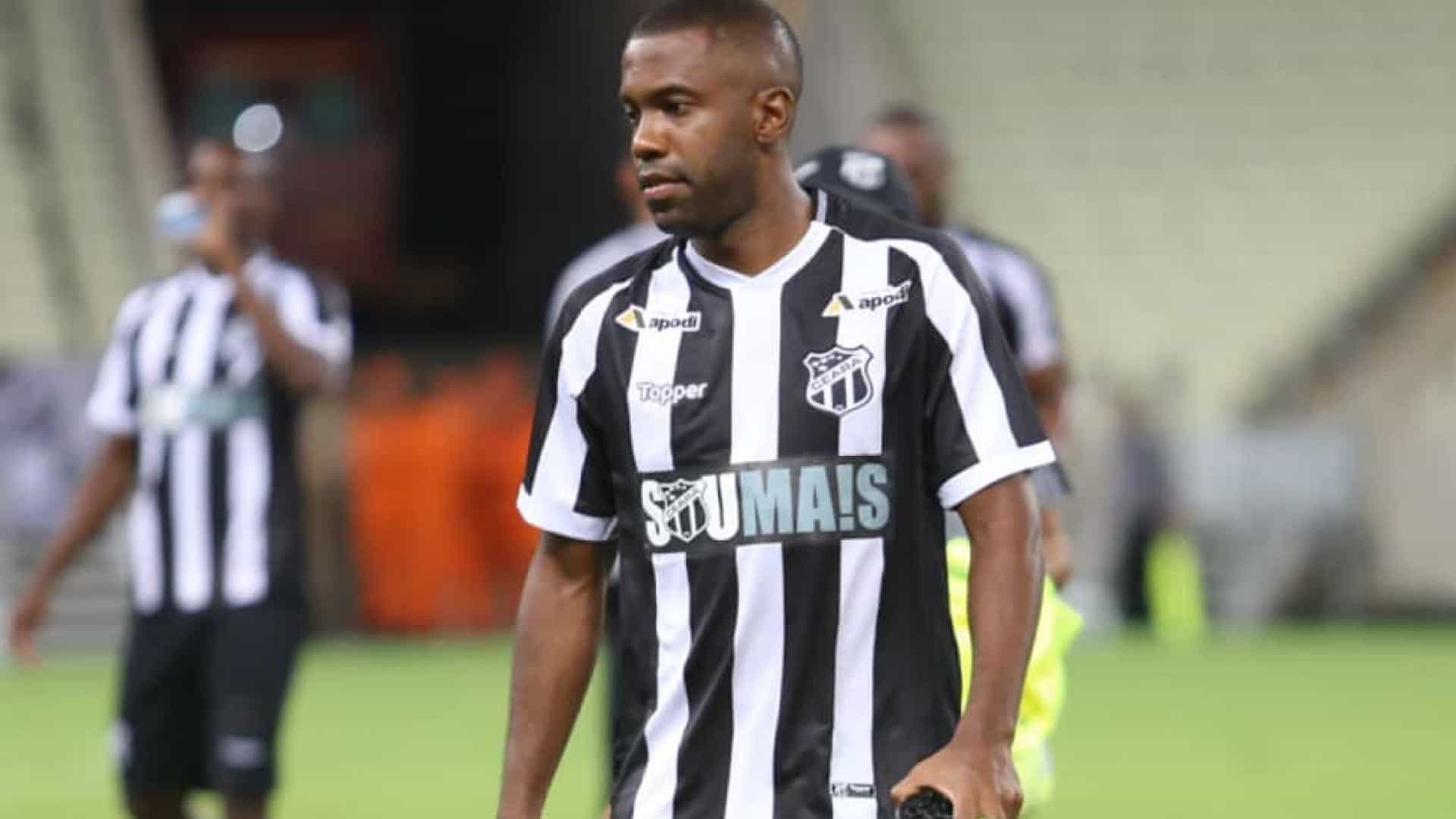 Galhardo relata injúria racial de torcedores do Santos a Fabinho