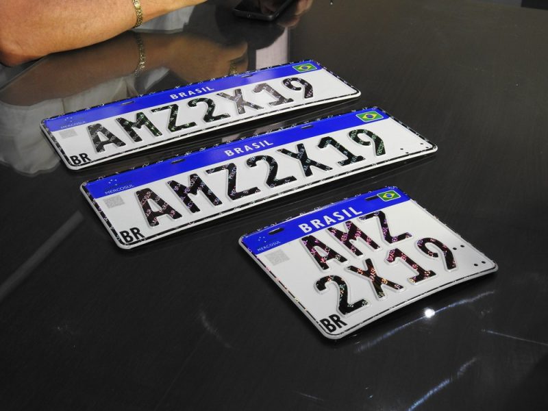 Placas padrão Mercosul devem começar a ser usadas na Paraíba a partir de 11 de novembro