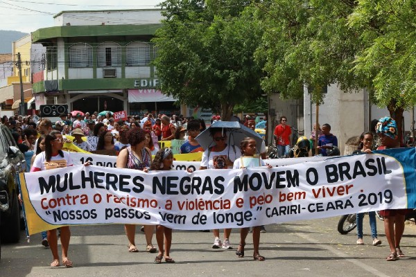 Marcha Regional das Mulheres Negras, em sua terceira edição, reúne centenas de pessoas em Crato