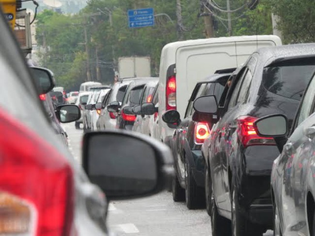 Licenciamento de veículos com placas terminadas em 9 vence dia 11 de novembro