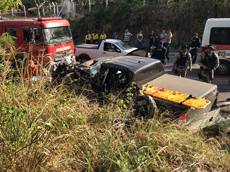 Exclusivo: caminhão bate em três carros em grave acidente no Crato