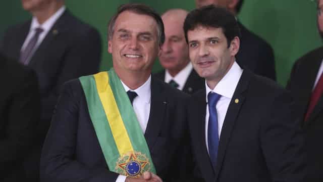 Com ministro denunciado, Bolsonaro diz que acabou com corrupção