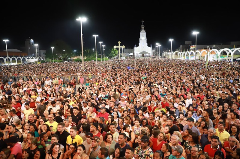 Celebração dos 50 anos da estátua do Padre Cicero reúne mais de 60 mil pessoas