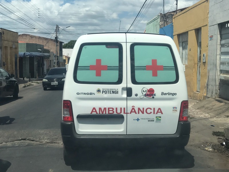 Flagra: ambulância de potengi circula sem placa pelas ruas de Juazeiro