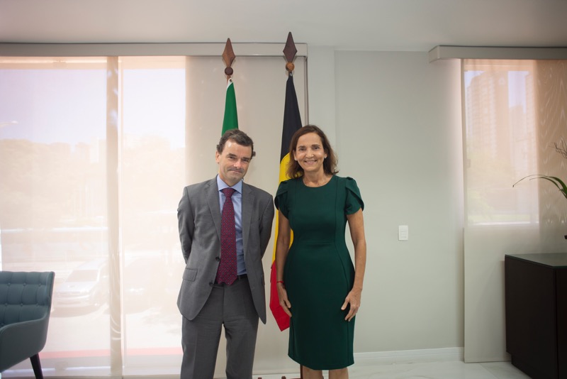 Governo do Ceará negocia parceria no ramo de achocolatados com embaixador da Bélgica