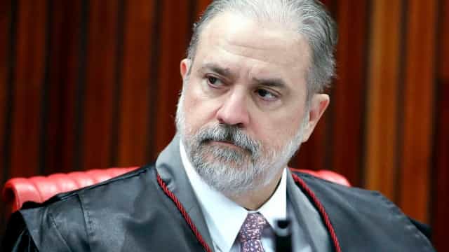 Aras pede ao STF para derrubar liminar que paralisou caso Queiroz