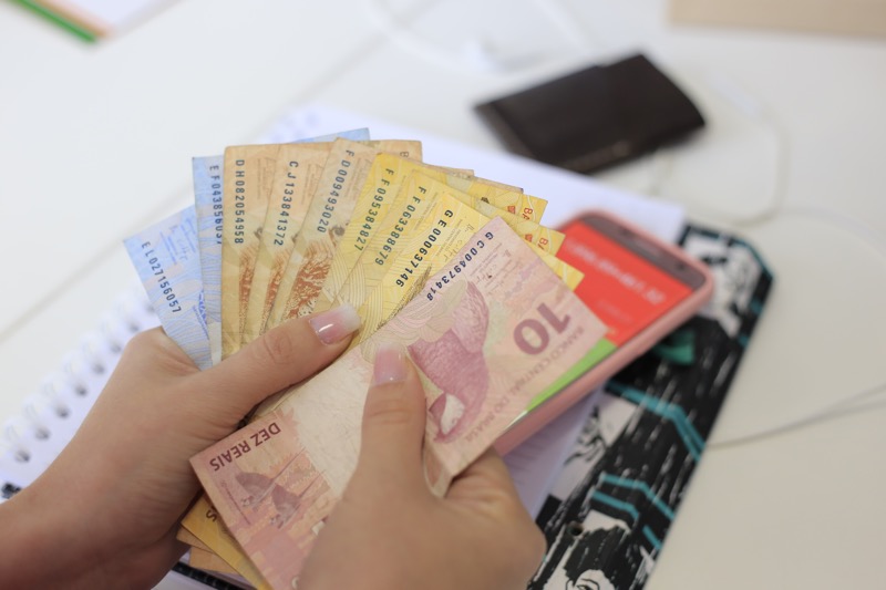 Com salários e 2ª parcela do 13º, Governo do Ceará vai injetar mais de R$ 2,7 bi na economia em um mês
