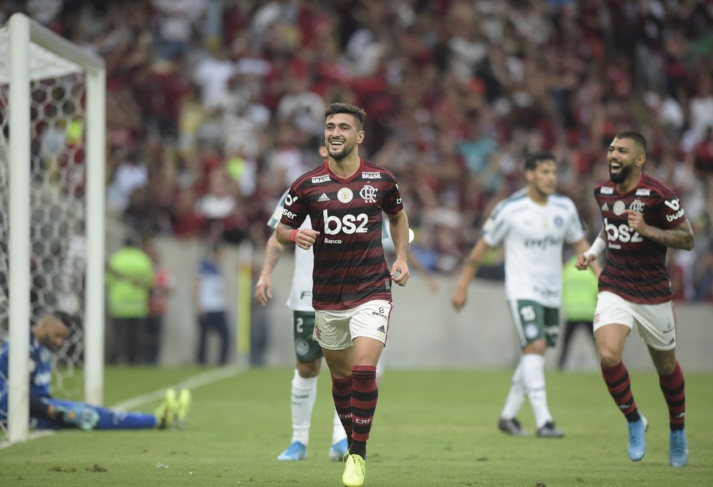 Problemas afastam Arrascaeta de meta contratual, e Flamengo economiza quase R$ 6 milhões