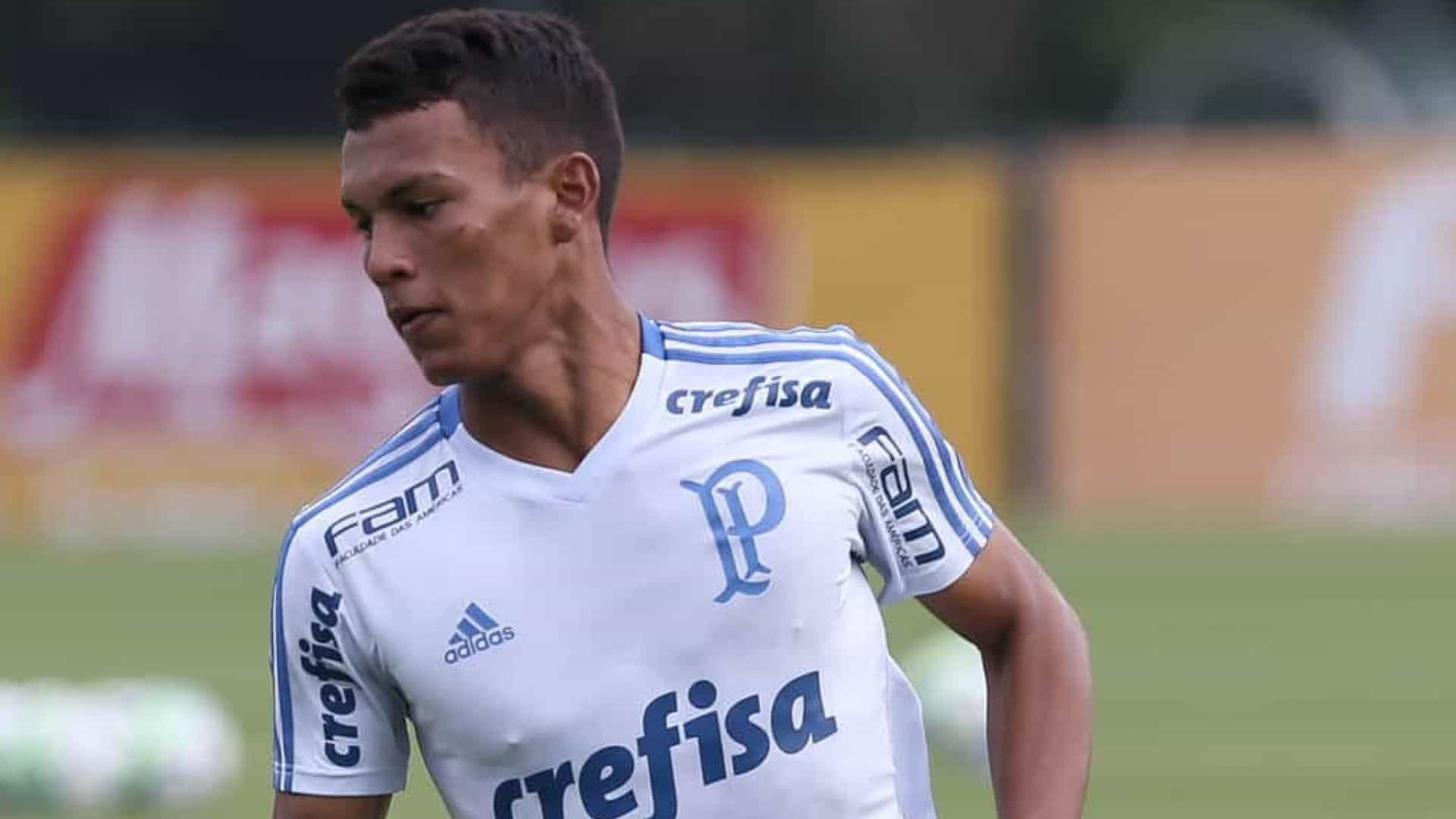 Gabriel Veron faz primeiro treino com o time profissional do Palmeiras