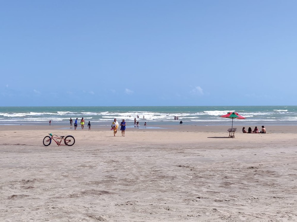 Após limpeza e sem registro de novas manchas, praias de Atalaia e Peito de Moça são liberadas