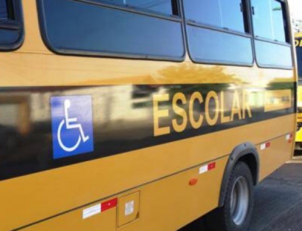 Ônibus escolar é alvo de apedrejamento em Juazeiro do Norte-CE