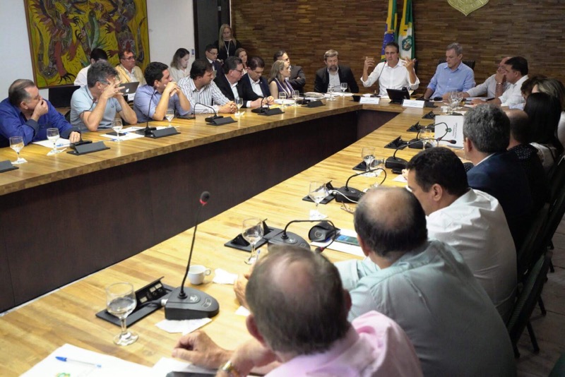Governador reúne base aliada na Assembleia para debater projetos prioritários