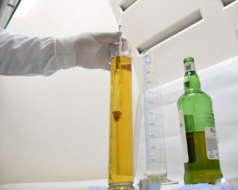 Pefoce identifica bebidas falsificadas com componentes que podem causar riscos à saúde