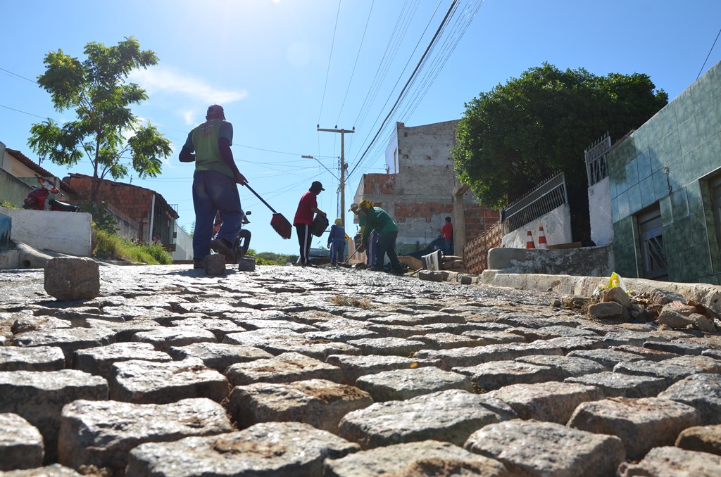 Vereador cobra reparos em ruas e avenidas de Juazeiro do Norte