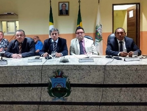 Vereadores discutem projeto que cobra pela instalação de postes por empresas