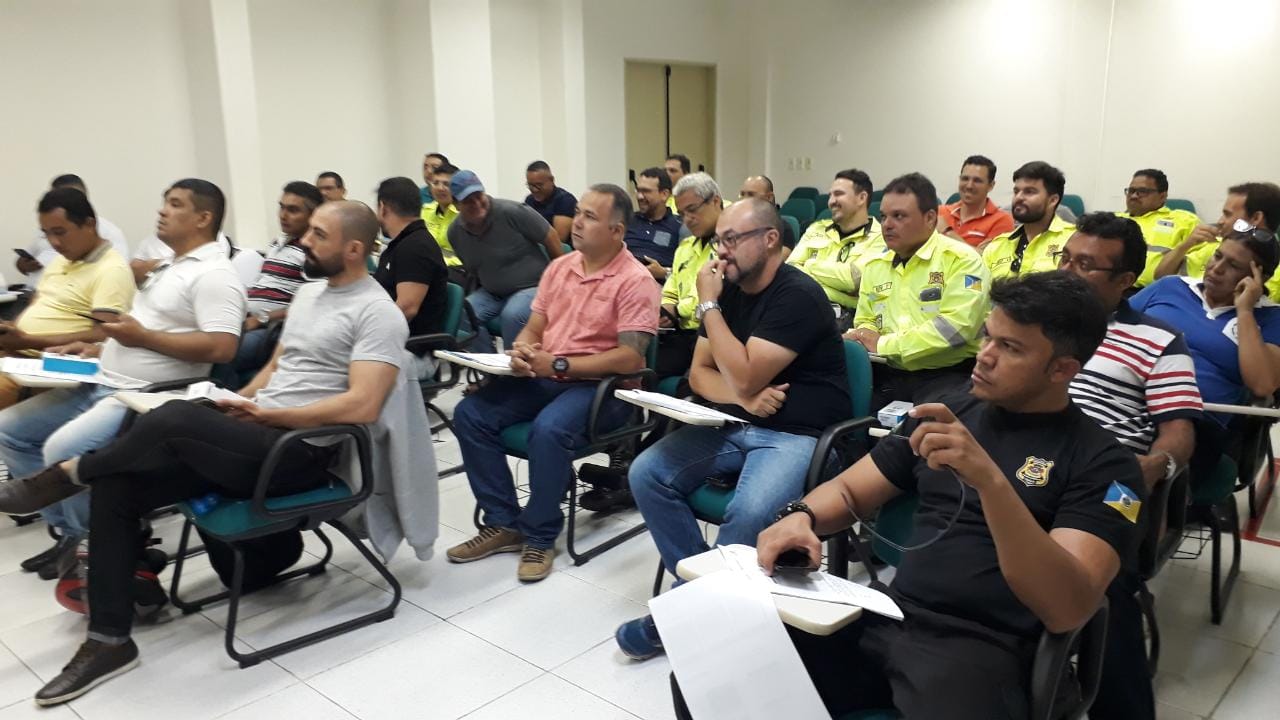 Juazeiro: agentes do Demutran são treinados para utilização do talonário eletrônico