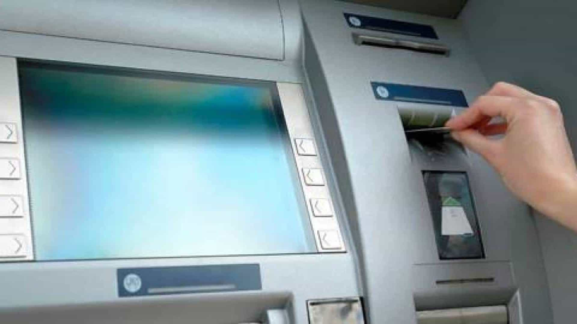 Bancos abrem em horário especial amanhã