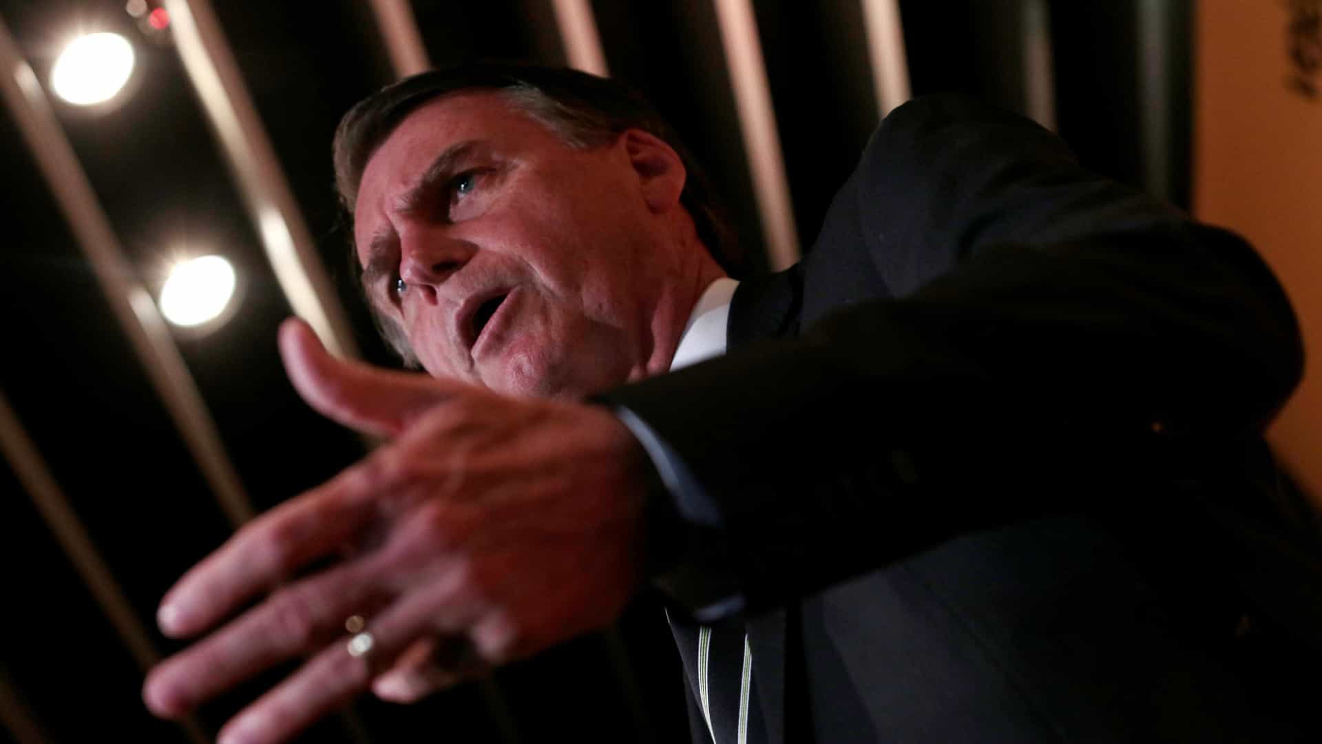 Bolsonaro diz que TV Escola ‘deseduca’ e xinga Paulo Freire