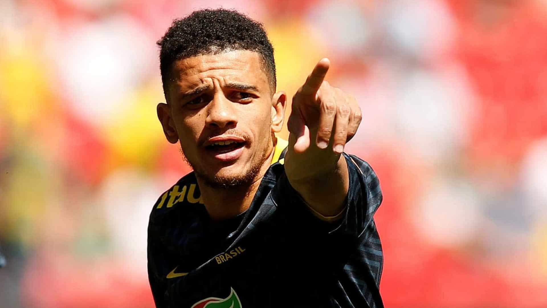 Após sofrer racismo, Taison é eleito o melhor jogador da Ucrânia