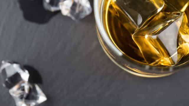 Beber whiskey moderadamente traz benefícios para a saúde