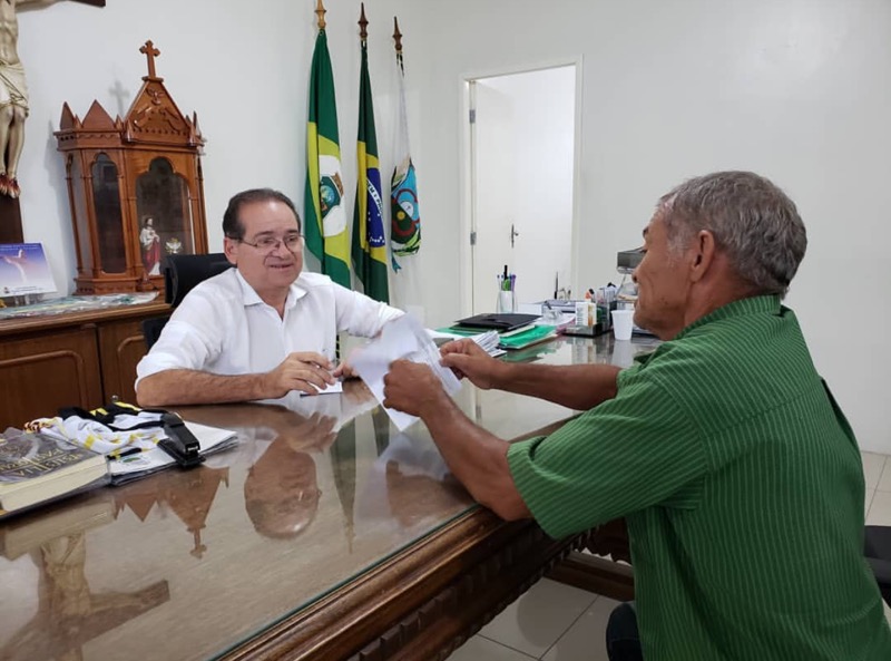 Zé Ailton intensifica atendimento à população em seu Gabinete