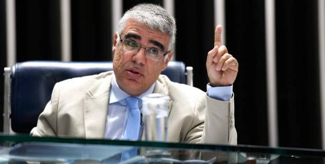 Eduardo Girão gasta R$ 74 mil com reforma do gabinete; segunda maior do Senado