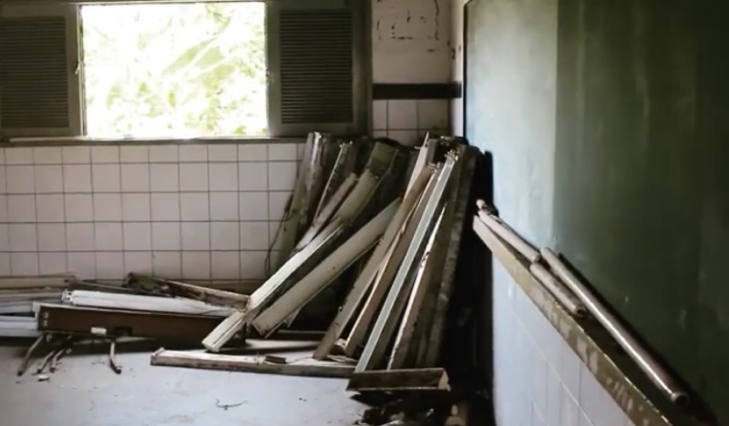 Demontier Agra denuncia paralisação de reforma em escola de Juazeiro do Norte