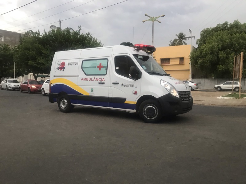 Flagra: ambulância de potengi circula sem placa pelas ruas do Crato