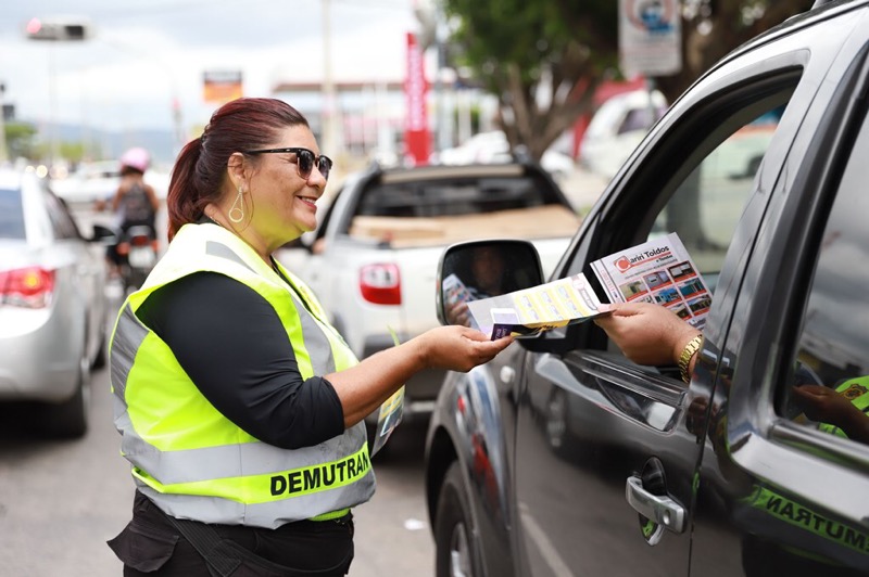 Demutran de Juazeiro do Norte realiza campanha educativa com foco num trânsito sem celular