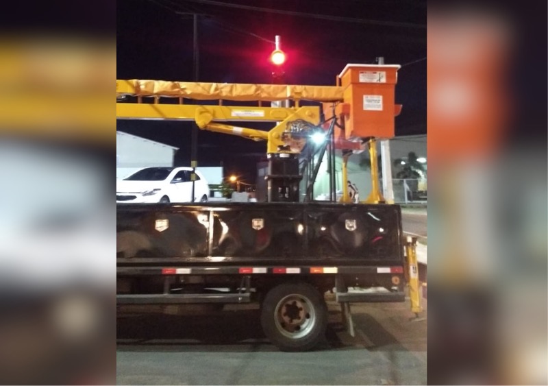 Juazeiro: Demutran instala novo semáforo no bairro Leandro Bezerra
