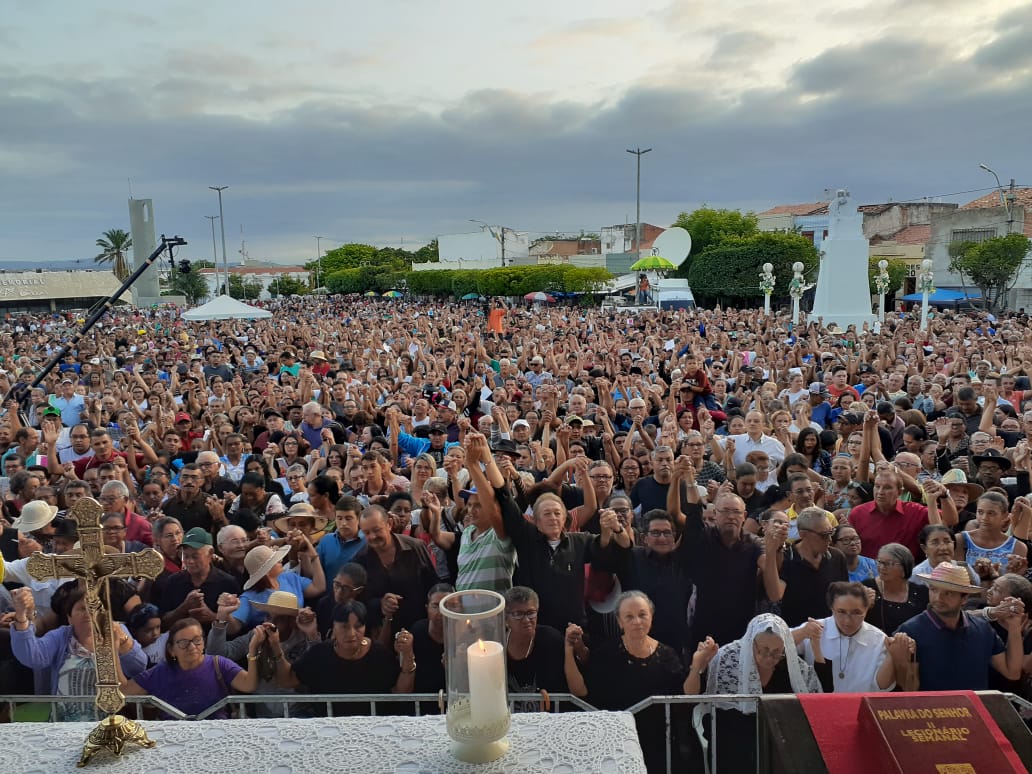 Milhares de romeiros participam da primeira Missa do Padre Cicero de 2020