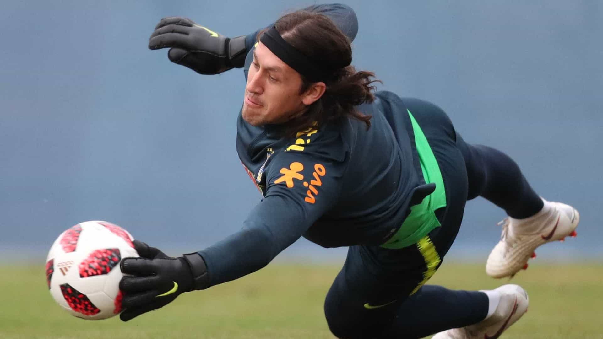 Cássio se machuca no primeiro treino do Corinthians