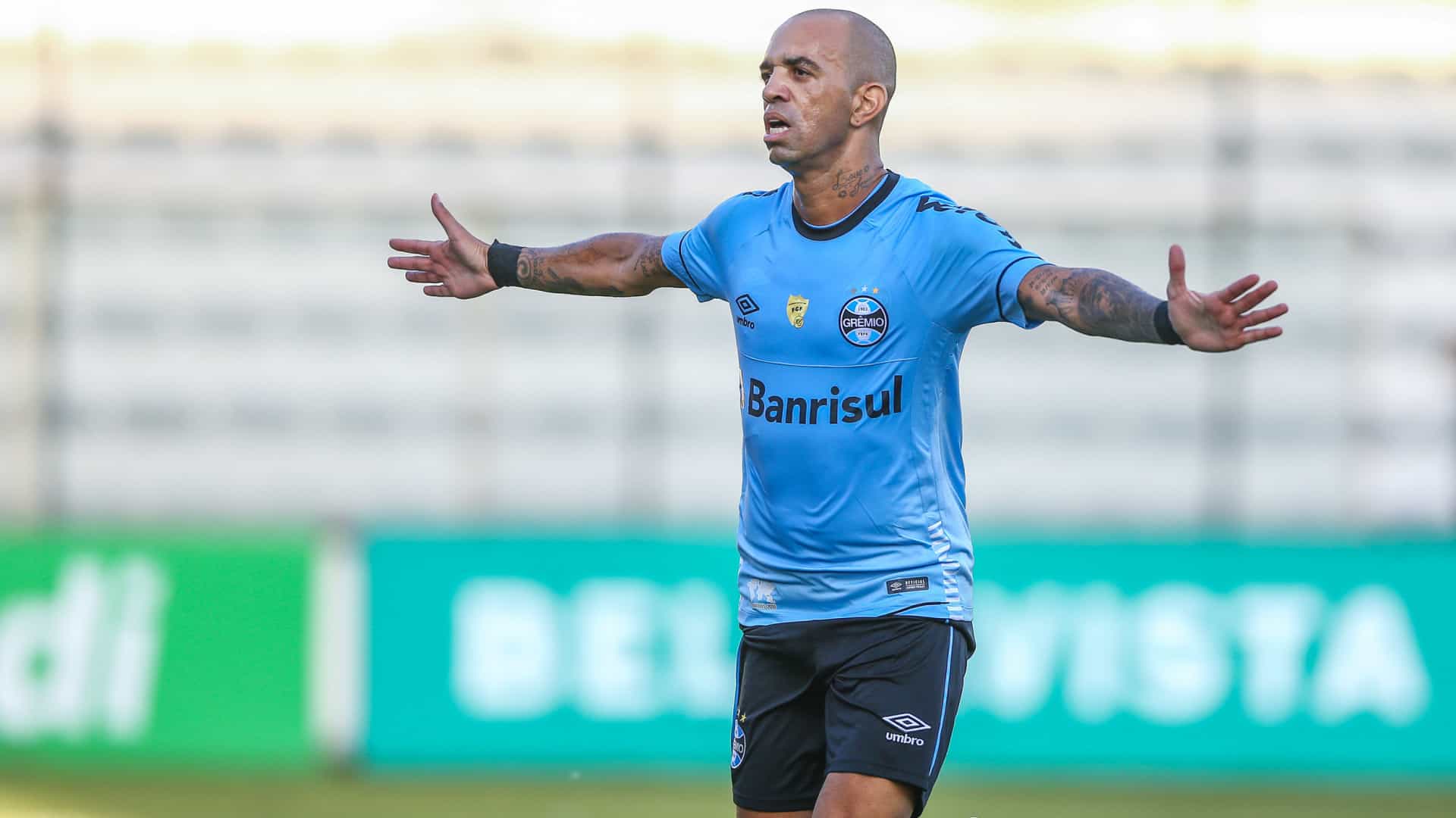 Grêmio faz acordo e anuncia rescisão do contrato de Tardelli