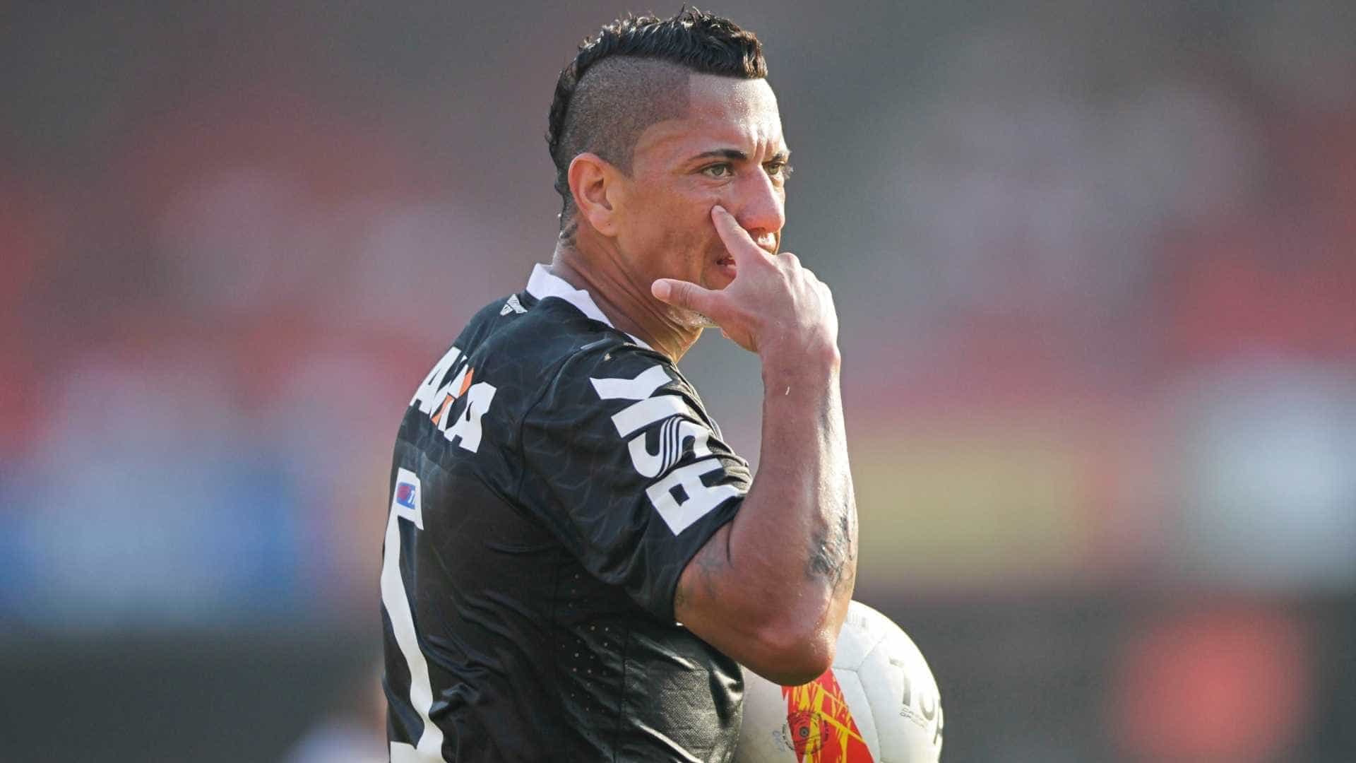 Corinthians pode economizar R$ 10 milhões com saídas de Ralf e Jadson