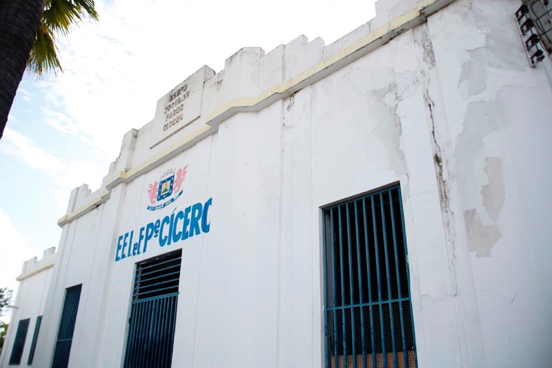 Escola Padre Cícero tem reforma iniciada e mais seis unidades tiveram os serviços retomados em Juazeiro do Norte
