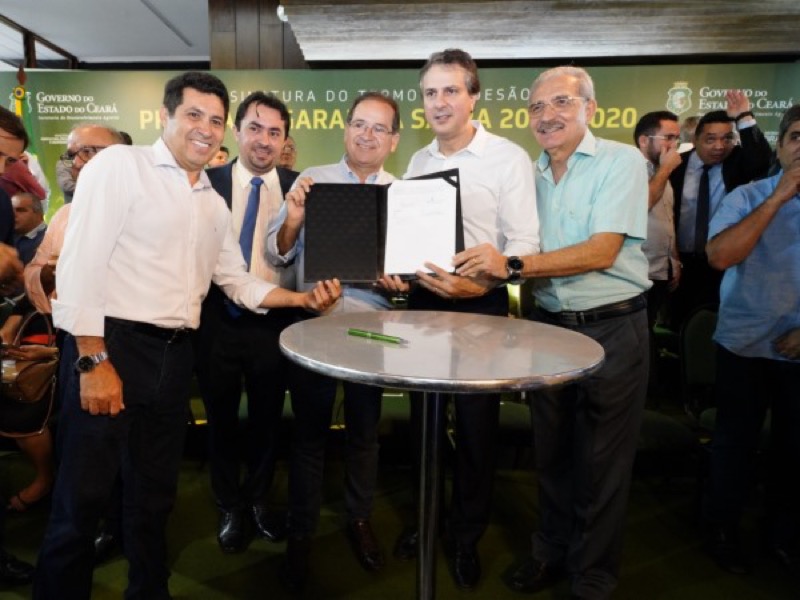 Prefeito do Crato, participa da assinatura do termo de adesão ao Garantia Safra 2019/2020